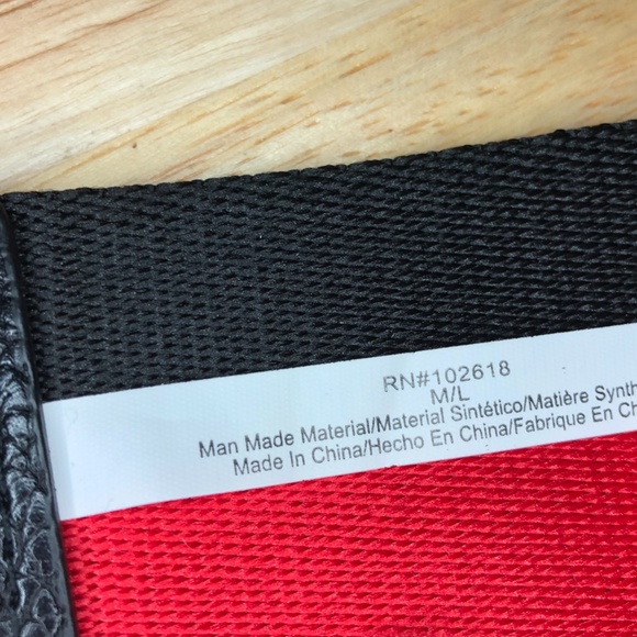 Steven Madden adjustable red and black belt NWT - Picture 4 of 5
